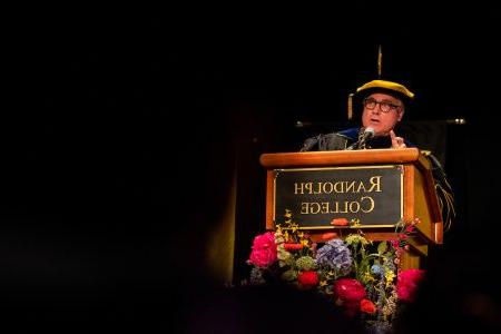 President 布拉德利W. 贝特曼 gives his Convocation address